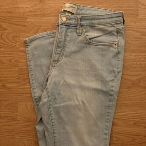 Universal Thread Light Wash Mid Rise Jeans